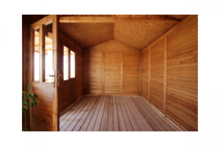 stanza di una casa totalmente in legno, un materiale utilizzato in bioedilizia